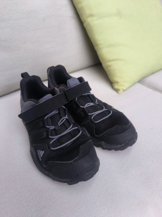 Scarpe da trekking Adidas Terrex per bambini. Taglia 37