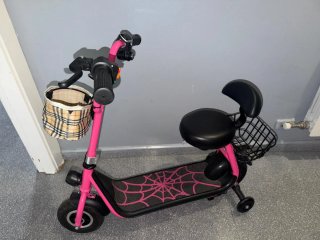 Patinete eléctrico infantil rosa