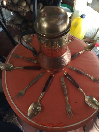 Lote antiguo: jarra y cubiertos