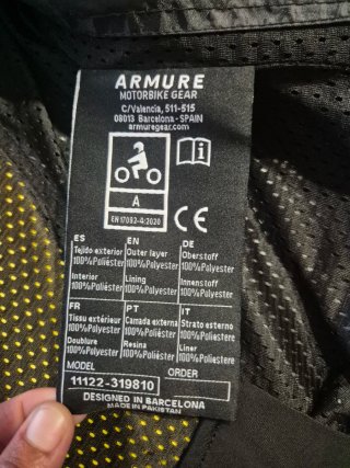 Chaqueta de moto ARMURE negra. CON RESPALDO  NUEVO