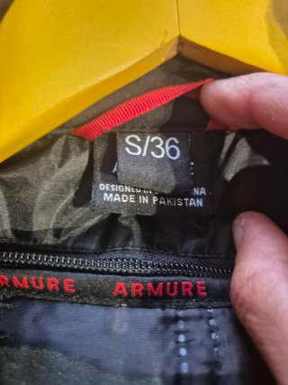 Chaqueta de moto ARMURE negra. CON RESPALDO  NUEVO