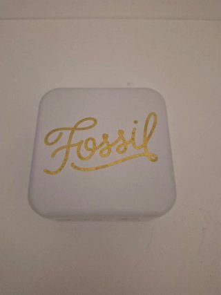 Pulsera Fossil Cuero Trenzado y Cadena Dorada