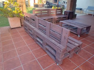 Sofá y mesa de palets de madera