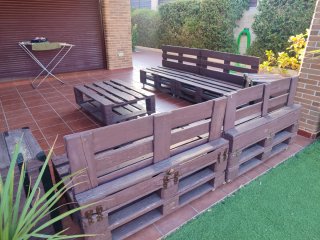 Sofá y mesa de palets de madera