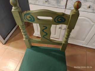 Mesa de comedor de madera multicolor