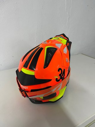 Casco Airoh naranja y negro
