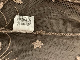Chaqueta tul bordada dorada