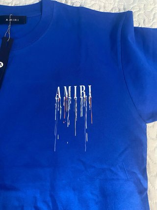 Camiseta AMIRI azul con logo