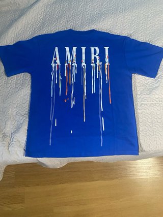 Camiseta AMIRI azul con logo
