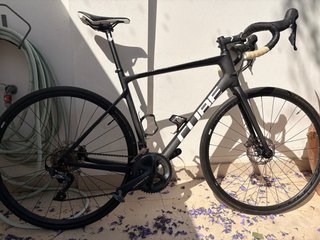 Bicicleta carretera CUBE Negra Attain GTC Carbono