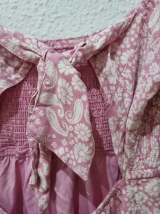 Vestido Hollister rosa y blanco corto