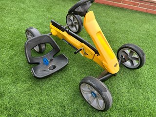 Kart de pedales Berg amarillo