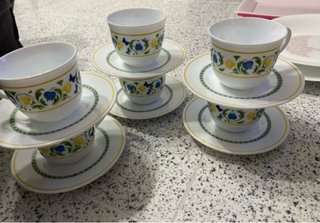 Juego de tazas y platillos de porcelana
