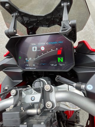 BMW F900XR Roja 95cv Impoluta