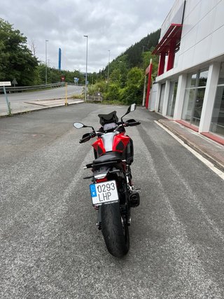 BMW F900XR Roja 95cv Impoluta