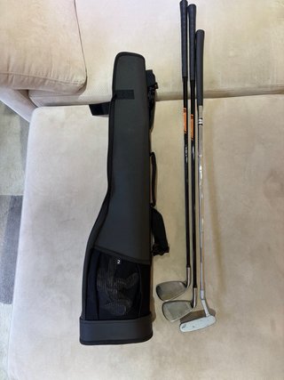 Bolsa de golf Inesis con palos