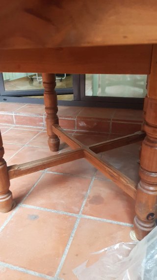 Mesa antigua de madera extensible