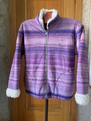 Cazadora invierno forro borreguito rayas moradas
