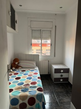 Se alquila habitación