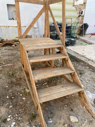 Escalera madera piscina