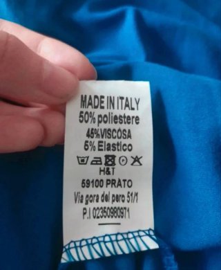 Vestido de fiesta azul con volantes