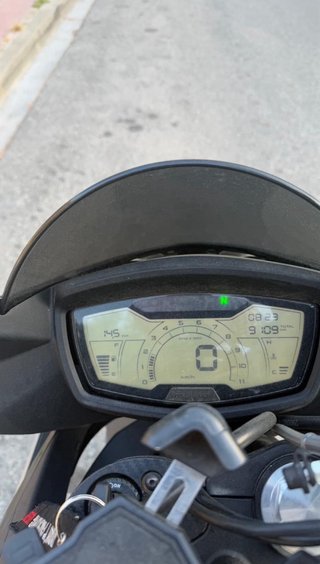 Aprilia Tuono 125 Negra/Plata 2024  9000km