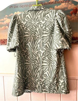 Chaqueta verde manzana jaspeada con cinturón