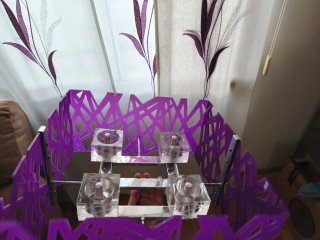 Lámpara de diseño moderno púrpura y plata