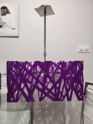 Lámpara de diseño moderno púrpura y plata