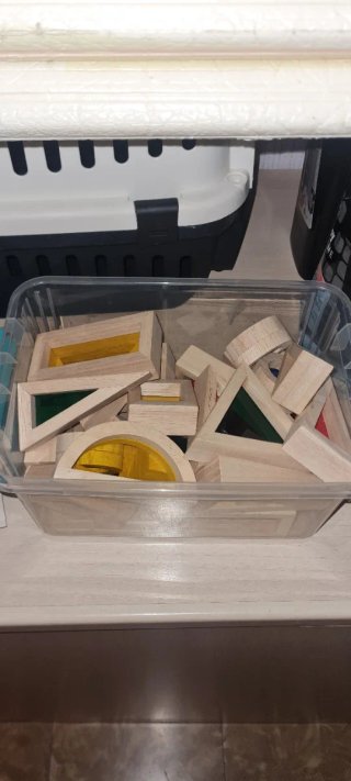 Bloques de construcción de madera con colores