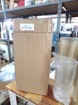 Vasos de plástico brillantes dorados