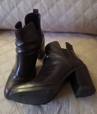 Botines de tacón negros y marrones