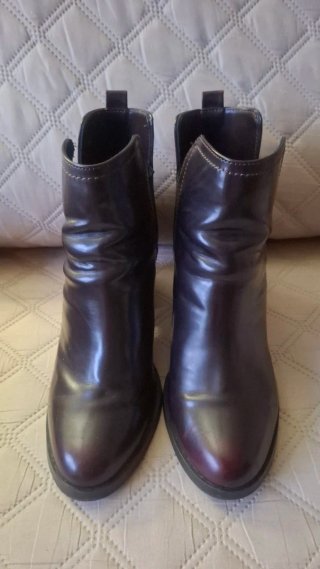 Botines de tacón negros y marrones