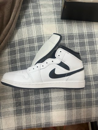 Air Jordan 1 Mid Negro Blanco