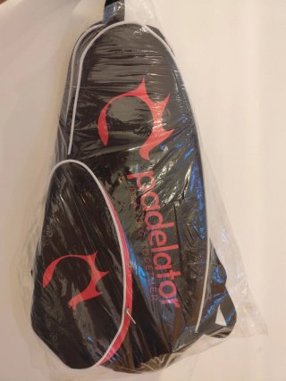 Paletero Padelator Negro con Logo Fucsia