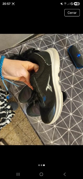 Zapatillas deportivas negras y multicolor