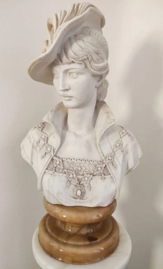 Busto clásico de mujer