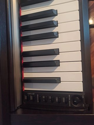 Piano Yamaha Arius