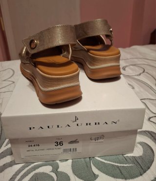 Sandalias doradas mujer