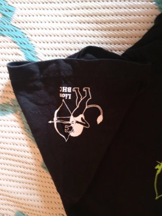 T-shirt nera taglia S