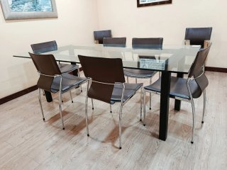 Mesa de cristal y metal