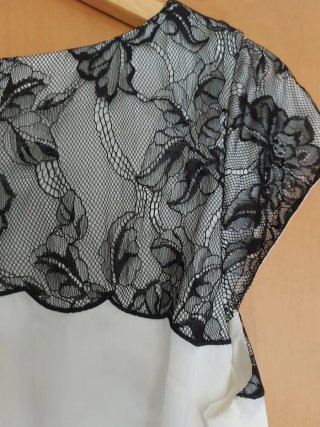 Vestido blanco y negro con encaje