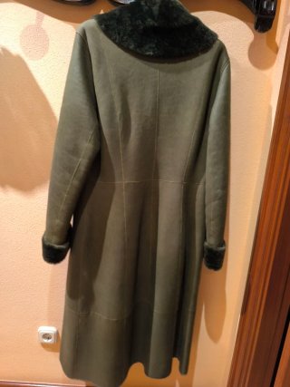 Abrigo verde de piel y pelo
