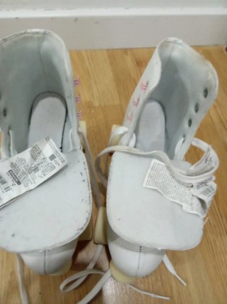 Patines de 4 ruedas blancos