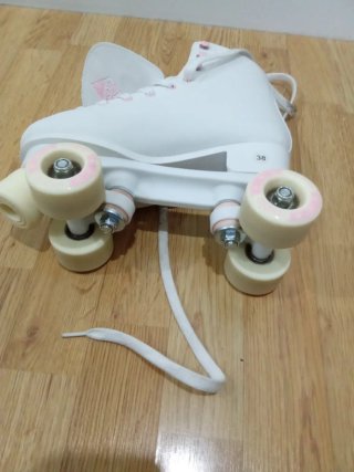 Patines de 4 ruedas blancos