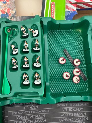 Subbuteo: 25 jugadores + 3 porteros