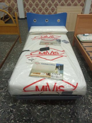 Cama MIVIS con colchón látex 90x190