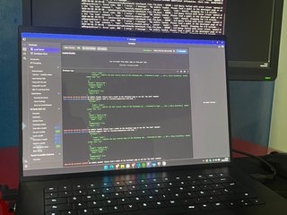 Razer Blade 16 RTX 4070 i9 14900HX 240Hz OLED