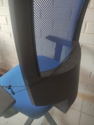 Silla de oficina azul y gris. No se reclina.