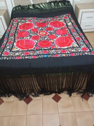 Mantón Manila Seda Bordado a Mano Antiguo